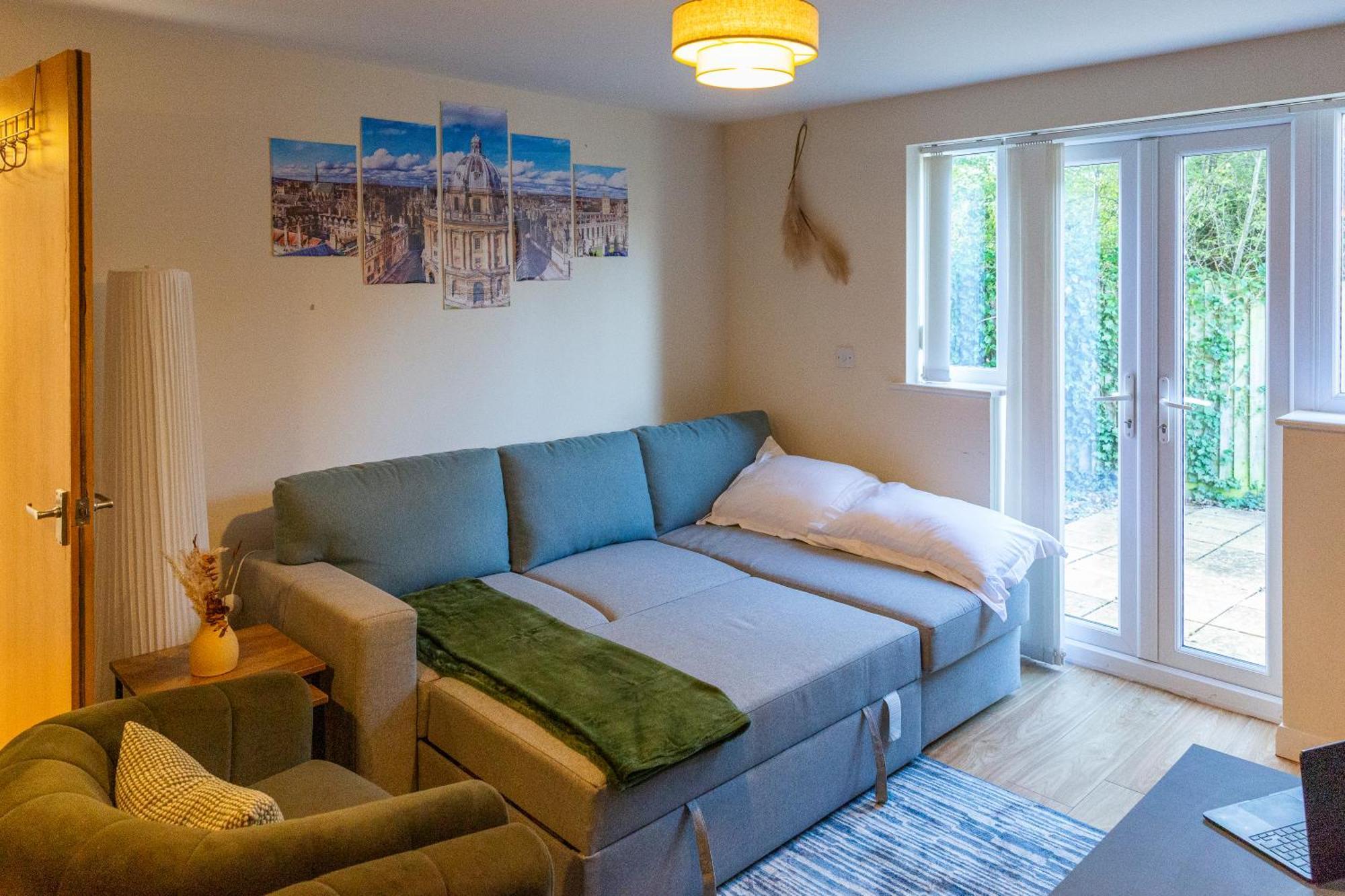 The Vogue Stay, 3 Bedrooms, 2 Bathrooms, Ideal For Jr & Oxford Hospitals, Free Carpark, Conveniently Located For Ring Road Access, 2 Miles From Oxford City Centre Easy Car & Bus Route Екстериор снимка