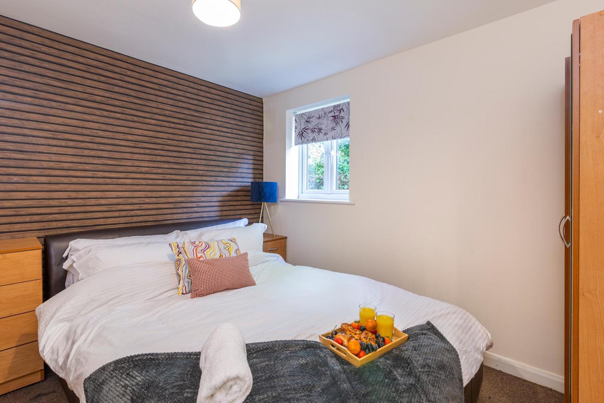 The Vogue Stay, 3 Bedrooms, 2 Bathrooms, Ideal For Jr & Oxford Hospitals, Free Carpark, Conveniently Located For Ring Road Access, 2 Miles From Oxford City Centre Easy Car & Bus Route Екстериор снимка