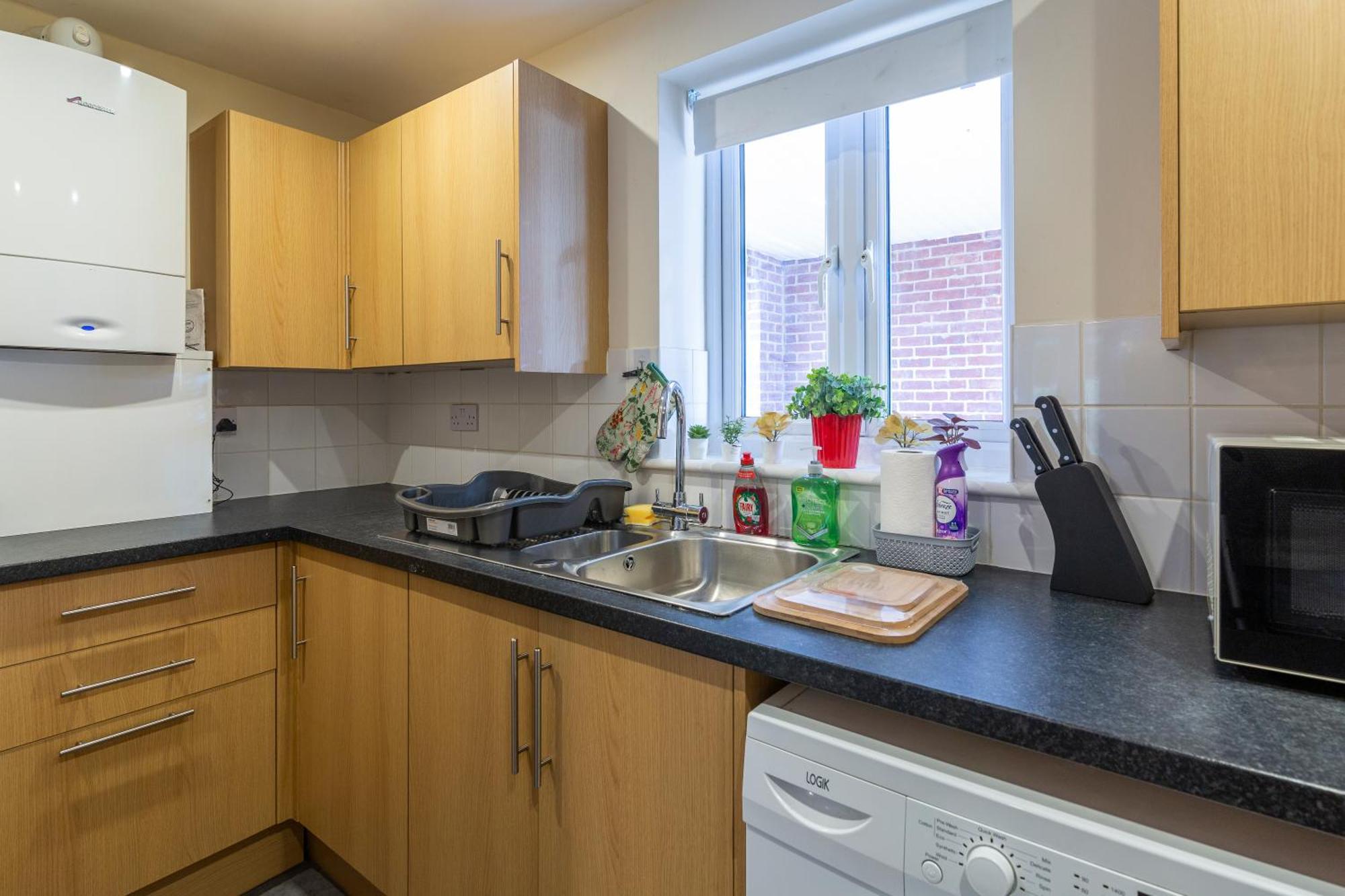 The Vogue Stay, 3 Bedrooms, 2 Bathrooms, Ideal For Jr & Oxford Hospitals, Free Carpark, Conveniently Located For Ring Road Access, 2 Miles From Oxford City Centre Easy Car & Bus Route Екстериор снимка