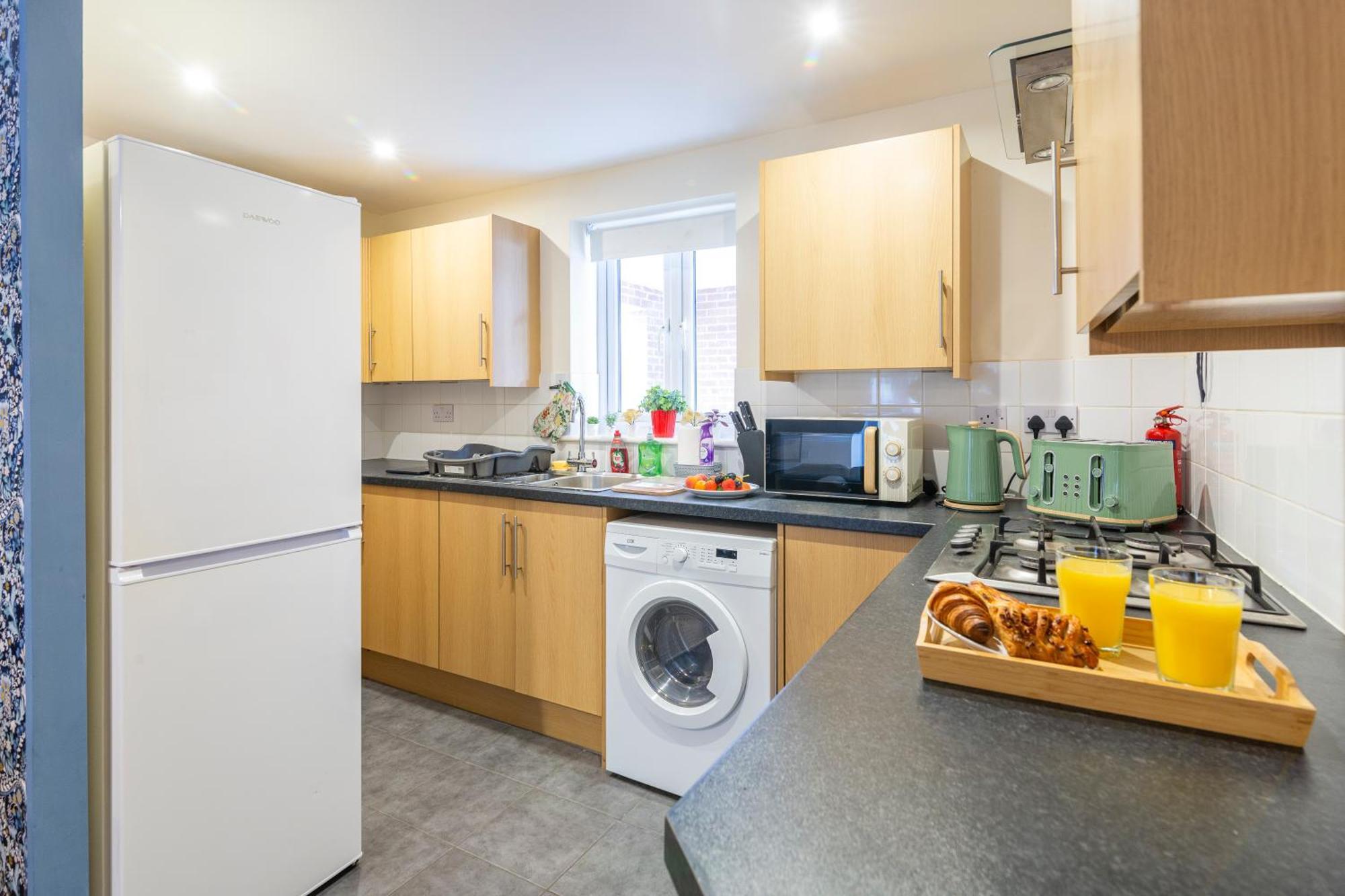 The Vogue Stay, 3 Bedrooms, 2 Bathrooms, Ideal For Jr & Oxford Hospitals, Free Carpark, Conveniently Located For Ring Road Access, 2 Miles From Oxford City Centre Easy Car & Bus Route Екстериор снимка