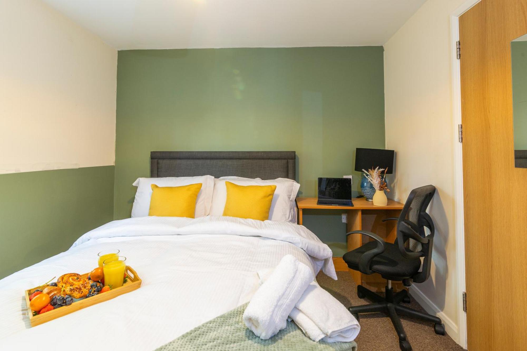 The Vogue Stay, 3 Bedrooms, 2 Bathrooms, Ideal For Jr & Oxford Hospitals, Free Carpark, Conveniently Located For Ring Road Access, 2 Miles From Oxford City Centre Easy Car & Bus Route Екстериор снимка