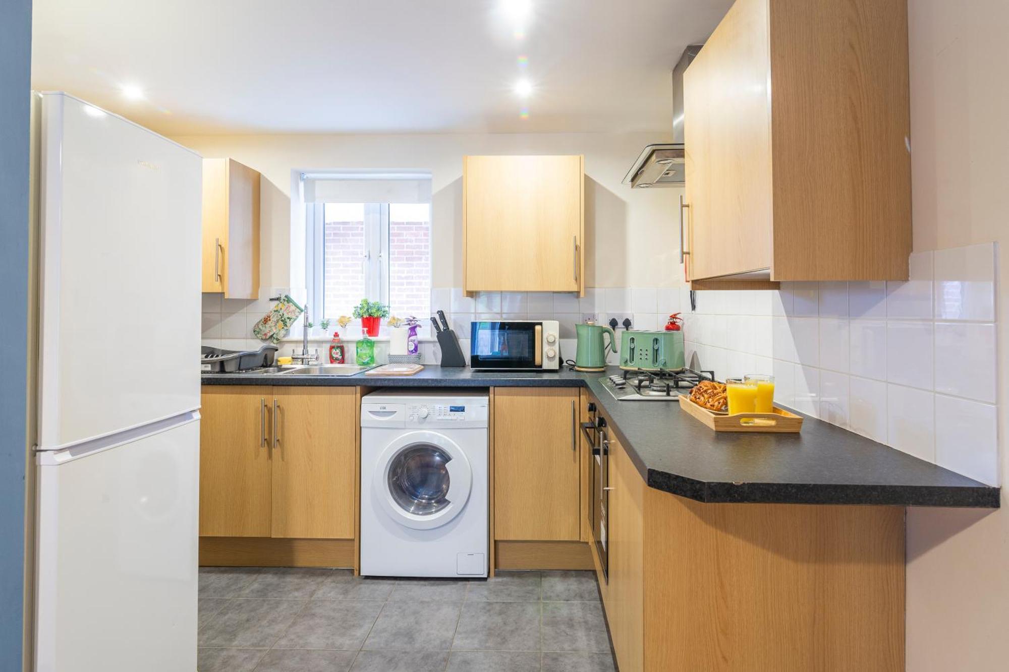 The Vogue Stay, 3 Bedrooms, 2 Bathrooms, Ideal For Jr & Oxford Hospitals, Free Carpark, Conveniently Located For Ring Road Access, 2 Miles From Oxford City Centre Easy Car & Bus Route Екстериор снимка