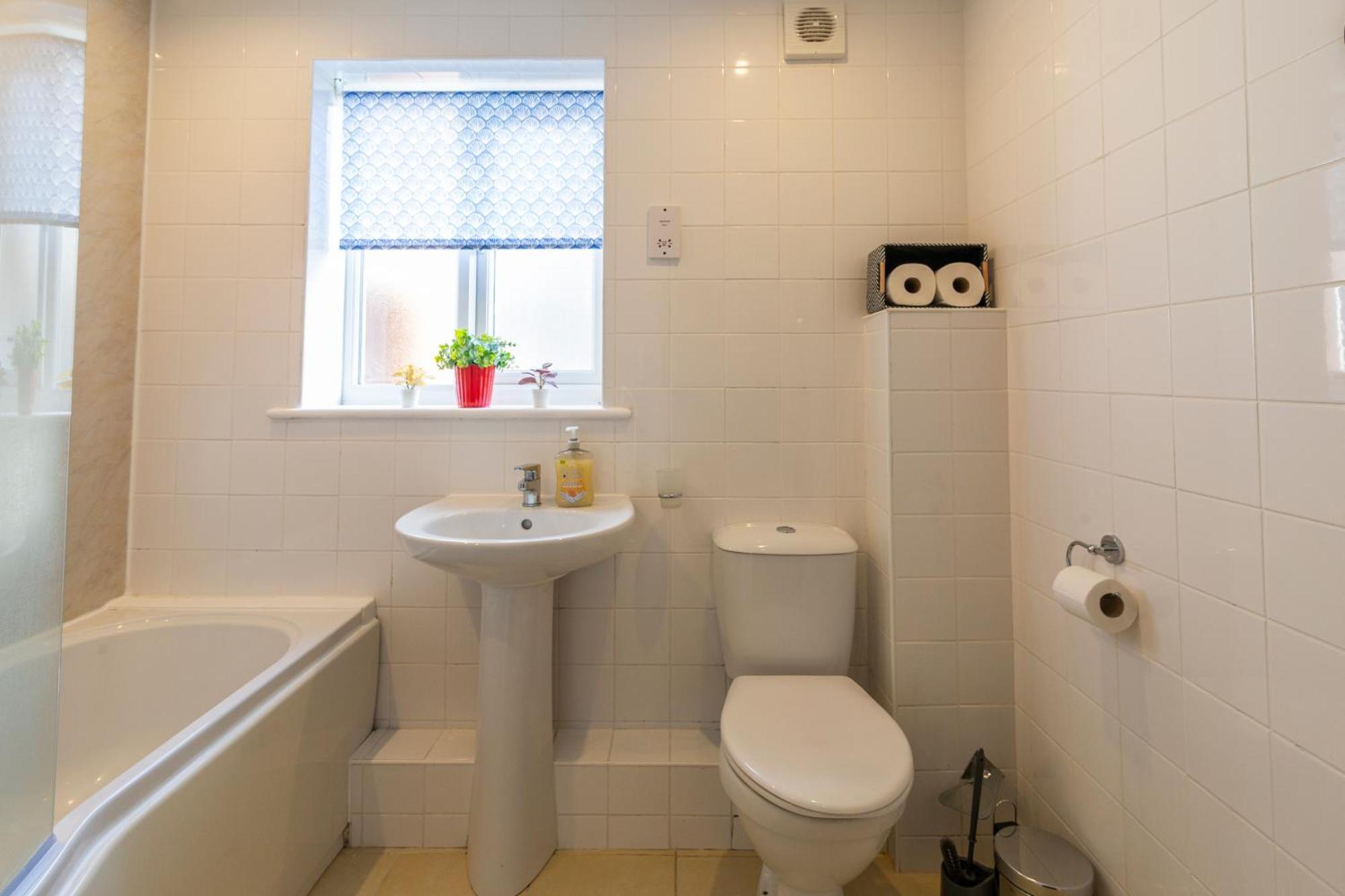 The Vogue Stay, 3 Bedrooms, 2 Bathrooms, Ideal For Jr & Oxford Hospitals, Free Carpark, Conveniently Located For Ring Road Access, 2 Miles From Oxford City Centre Easy Car & Bus Route Екстериор снимка