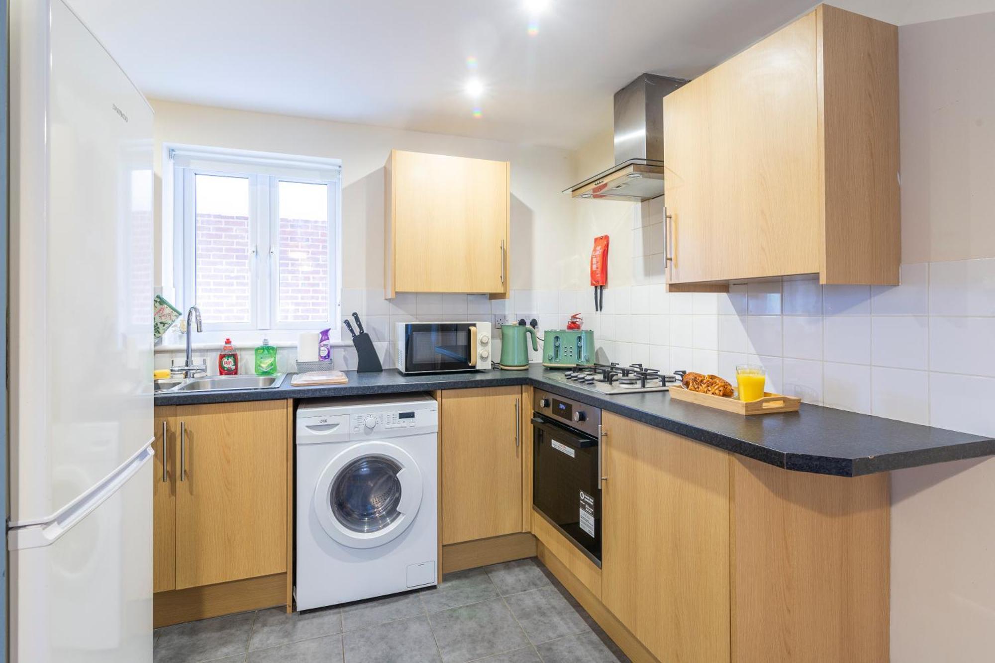 The Vogue Stay, 3 Bedrooms, 2 Bathrooms, Ideal For Jr & Oxford Hospitals, Free Carpark, Conveniently Located For Ring Road Access, 2 Miles From Oxford City Centre Easy Car & Bus Route Екстериор снимка