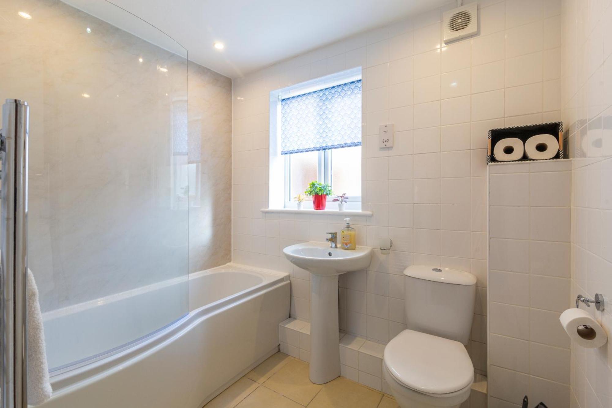 The Vogue Stay, 3 Bedrooms, 2 Bathrooms, Ideal For Jr & Oxford Hospitals, Free Carpark, Conveniently Located For Ring Road Access, 2 Miles From Oxford City Centre Easy Car & Bus Route Екстериор снимка