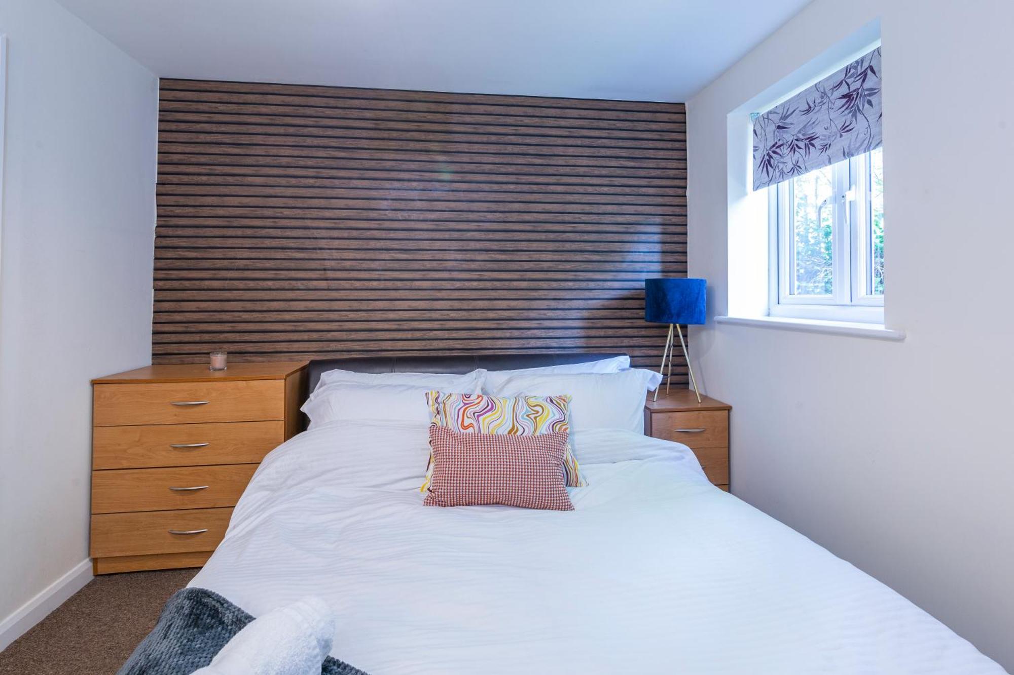 The Vogue Stay, 3 Bedrooms, 2 Bathrooms, Ideal For Jr & Oxford Hospitals, Free Carpark, Conveniently Located For Ring Road Access, 2 Miles From Oxford City Centre Easy Car & Bus Route Екстериор снимка